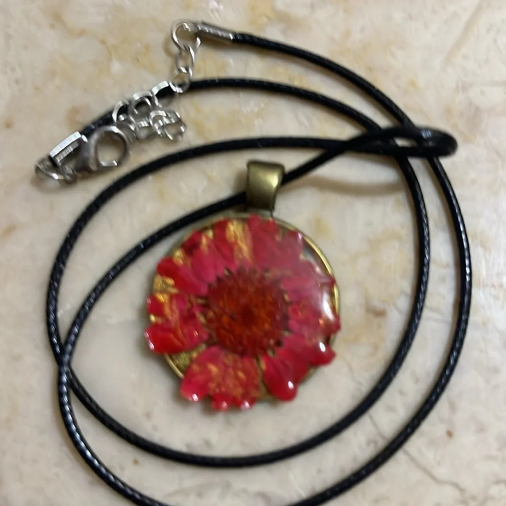Real flower 🌺 necklace - Picture 5 of 5